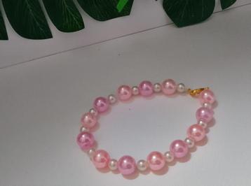 Roze armband beschikbaar voor biedingen