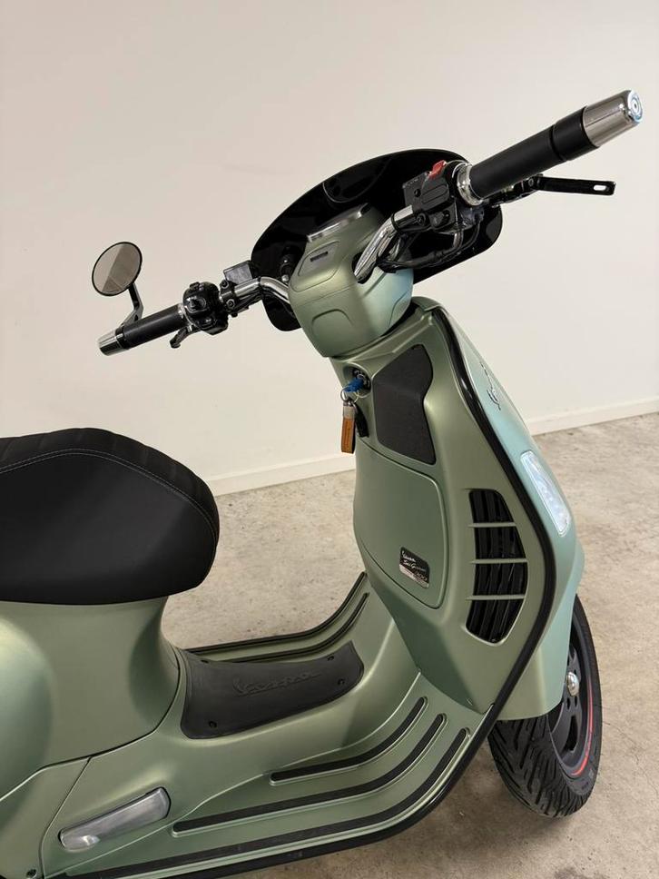Vespa Sei Giorni - slechts 2.500km, Fietsen en Brommers, Scooters | Vespa, Zo goed als nieuw, Overige modellen, Klasse B (45 km/u)