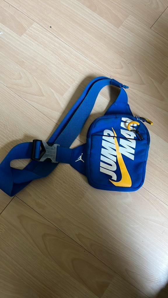 Nike Jordan Jumpman - sac à la hanche ou au cou, Bijoux, Sacs & Beauté, Sacs | Sacs à bandoulière, Comme neuf, Bleu, Enlèvement ou Envoi