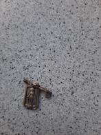 Oud katholiek Mariamedaillon met veiligheidsspeld, Verzamelen, Ophalen of Verzenden, Gebruikt, Sieraad, Christendom | Katholiek