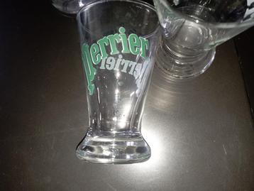 Set van 8 Perrier V-vormige waterglazen van 0,20 cl beschikbaar voor biedingen