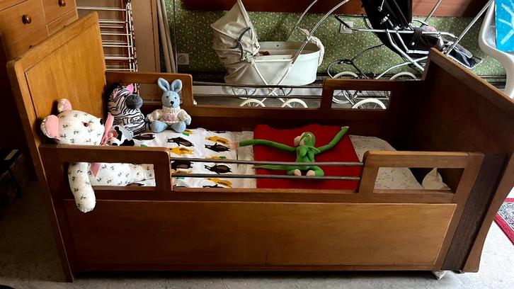 Lit pour enfant fait main (années 1950), Enfants & Bébés, Chambre d'enfant | Lits, Comme neuf, 140 à 160 cm, Moins de 70 cm, Sommier à lattes