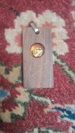 Un pendentif avec un morceau d'or, Zo goed als nieuw