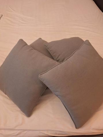 Kussens beschikbaar voor biedingen