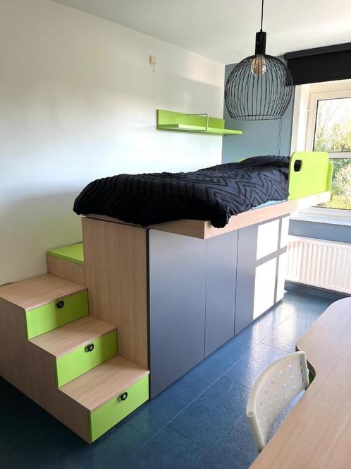 Hoogslaper met veel opbergruimte en bijpassend bureau, Huis en Inrichting, Slaapkamer | Stapelbedden en Hoogslapers, Zo goed als nieuw