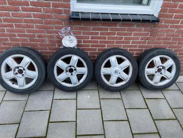 Velgen met nieuwe banden 15 inch 4x100 195/50/15 beschikbaar voor biedingen