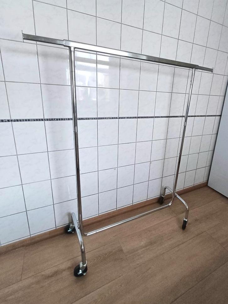 Proffesioneel uitschuifbaar kledingrek met 2 geremde wielen, Vêtements | Femmes, Portants à vêtements, Neuf, Avec roues, Enlèvement