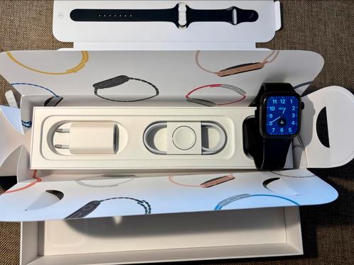 Apple Watch 4 staal 44 mm, Handtassen en Accessoires, Smartwatches, Zo goed als nieuw, Zwart, Conditie, Ophalen