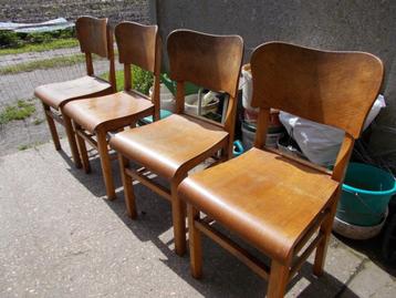 4 chaises de cuisine anciennes