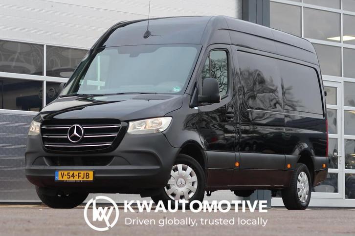 Mercedes-Benz Sprinter 317 CDI L2H2 AUT/ CAMERA/ MBUX/ CRUIS, Auto's, Bestelwagens en Lichte vracht, Bedrijf, Te koop, ABS, Achteruitrijcamera