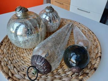 assortiment grote glazen kerstballen beschikbaar voor biedingen