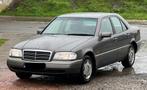 Mercedes C200 diesel oldtimer trekhaak, Auto's, Mercedes-Benz, Stof, 4 cilinders, Onderhoudsboekje, Te koop