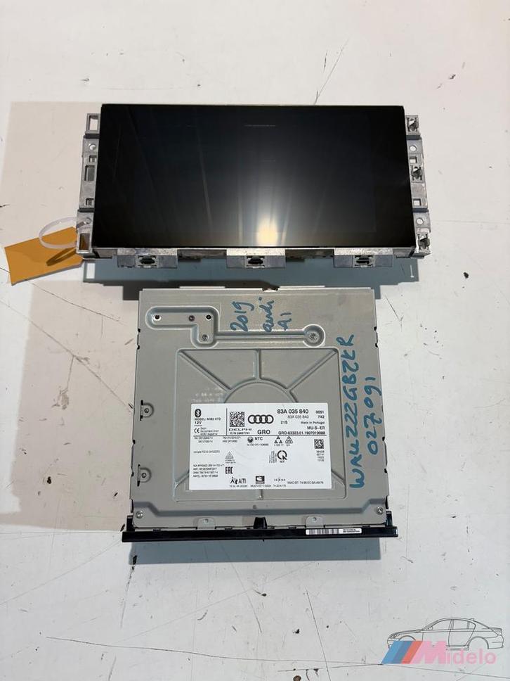 AUDI A1 NAVIGATIE SET 82A919604A 83A035840, Auto-onderdelen, Dashboard en Schakelaars, Audi, Gebruikt, Ophalen of Verzenden