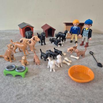 Playmobil set met honden en setje met biggetjes beschikbaar voor biedingen