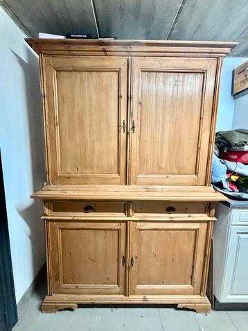 Old Pine landelijke houten kast beschikbaar voor biedingen
