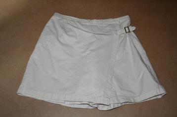 Witte short achteraan en rokje vooraan - Canda - 50 beschikbaar voor biedingen