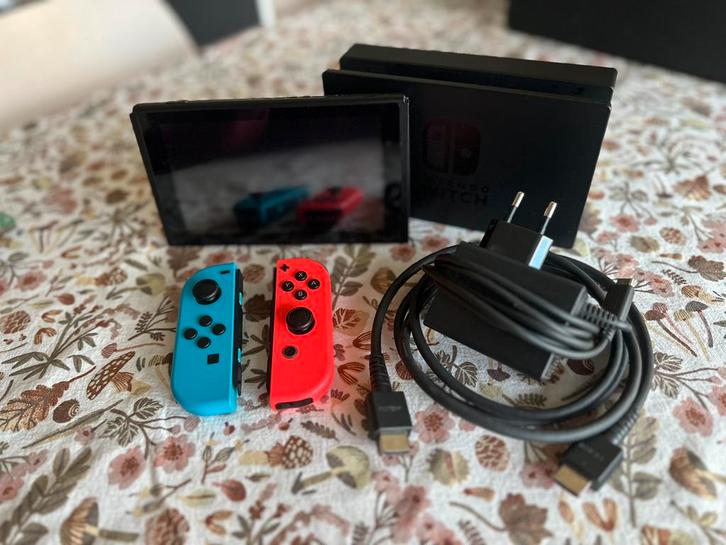 Nintendo Switch, Games en Spelcomputers, Spelcomputers | Nintendo Switch, Gebruikt, Met 2 controllers, Met harde schijf, Ophalen