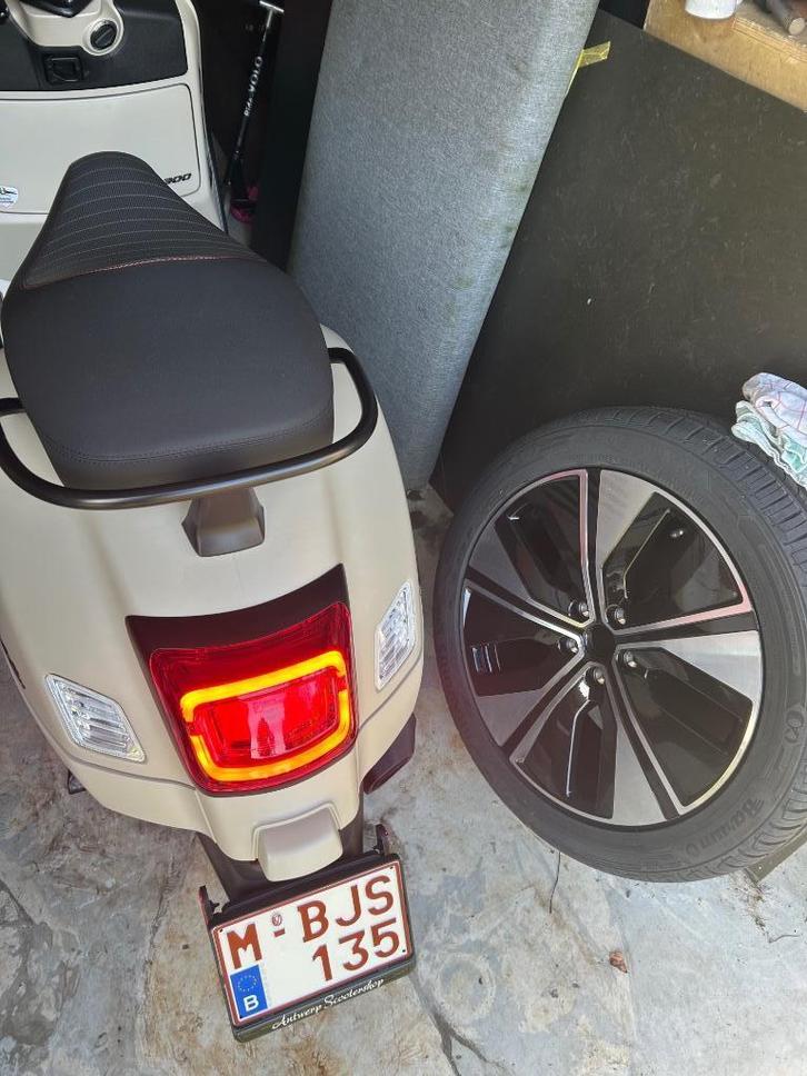 Vespa GTV 300cc, Motoren, Motoren | Piaggio, Particulier, Scooter, 12 t/m 35 kW, 1 cilinder, Motorrijbewijs A, ABS, LED Verlichting