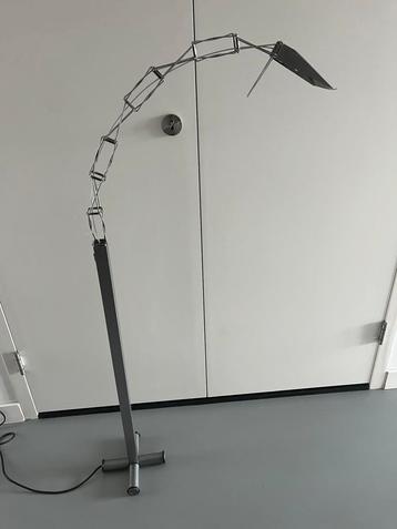 Jaren ‘80 Yaacov Kaufman vloerlamp beschikbaar voor biedingen