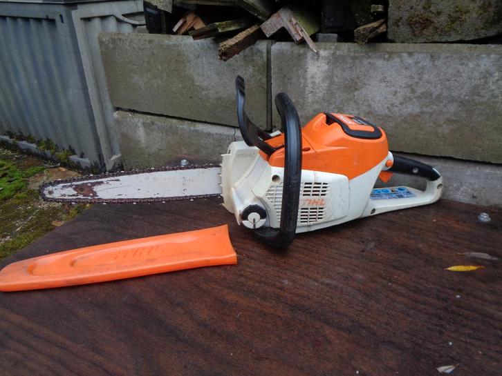 Stihl msa 200 c-b accu kettingzaag met accu ap 300, Tuin en Terras, Hand-tuingereedschap, Gebruikt, Ophalen