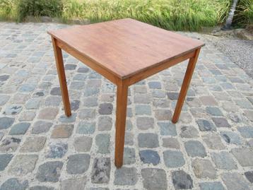 Tafel genre Ikea kleinere tafel in hout eettafel beschikbaar voor biedingen