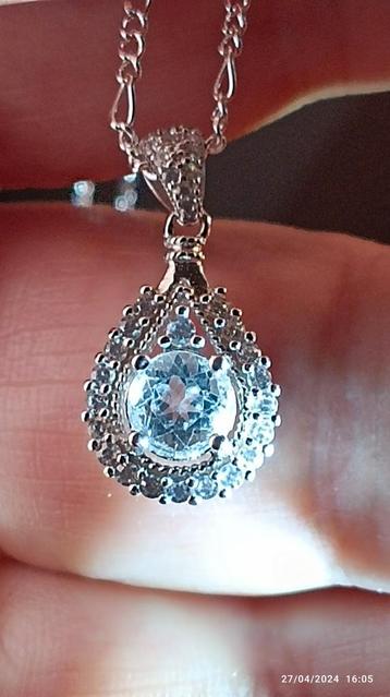 Pendentif en argent massif avec topaze bleue naturelle 