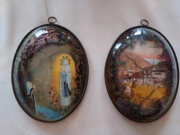 2 oude Lourdes souvenirs beschikbaar voor biedingen