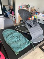 Baby bjorn sitter + timboo hoes + speeltje, Ophalen of Verzenden, Zo goed als nieuw