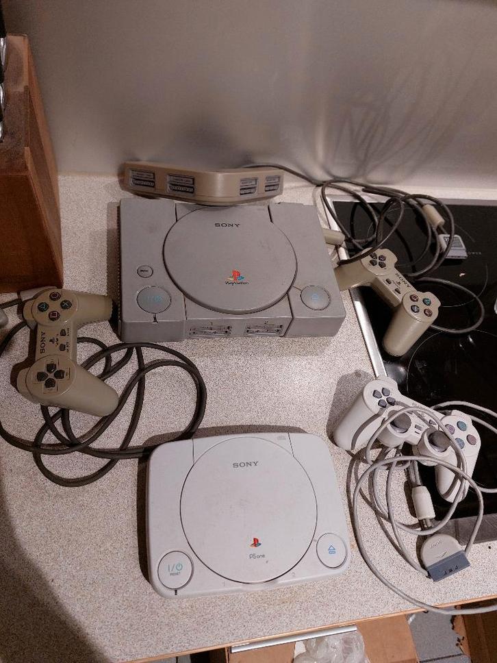 Playstation 1 , PSONE, Controllers,  Multitap    µz, Games en Spelcomputers, Games | Sony PlayStation 1, Ophalen of Verzenden