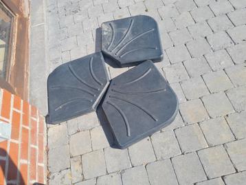 3 platen voor parasols beschikbaar voor biedingen