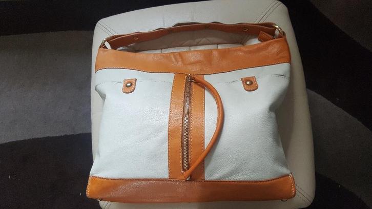 Moderne tas merk "Megghi". Gemaakt in Italië van kalfsleer., Handtassen en Accessoires, Tassen | Damestassen, Nieuw, Schoudertasje