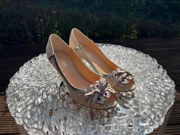 Suede pumps, Dyva, 37.5 nieuw beschikbaar voor biedingen