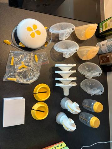 Medela Maxi Swing + Collection cups beschikbaar voor biedingen