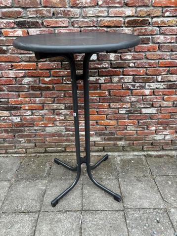 Party tafel zo goed als nieuw beschikbaar voor biedingen