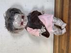 A893. Unieke Horror-Doll, enge pop, baby met geniette ogen, Verzamelen, Gebruikt, Ophalen of Verzenden, Pop
