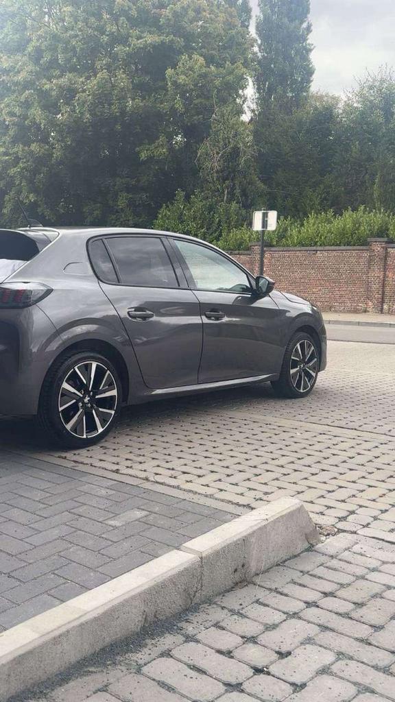 Peugeot 208 GT line 30k km, Auto's, Audi, Particulier, A3, Cruise Control, Benzine, Break, 5 deurs, Automaat, Leder, Ophalen