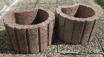 Bloembak in beton (2 stuks) maanvormig 28x35x20cm - OPRUIM beschikbaar voor biedingen