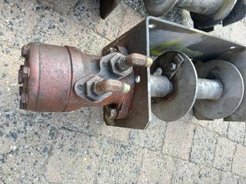 Hydraulische winch, lier, takel beschikbaar voor biedingen