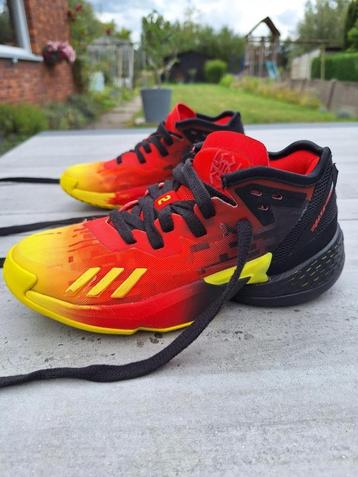 Sportschoen / basketschoen adidas beschikbaar voor biedingen
