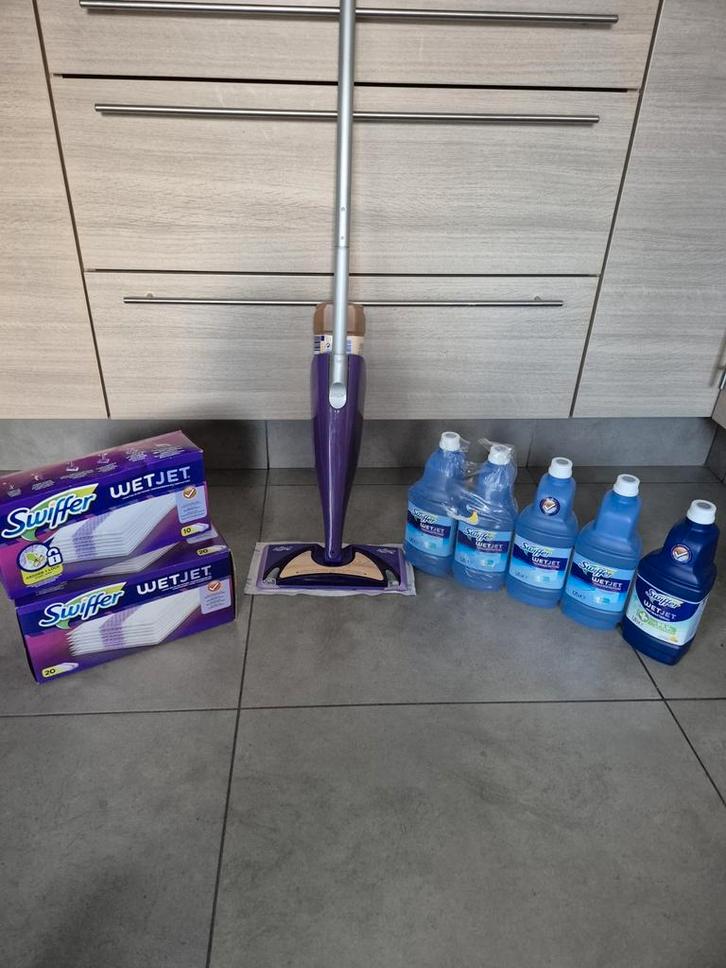 Swiffer met doekjes en reinigingsmiddels, Huis en Inrichting, Schoonmaakartikelen, Ophalen of Verzenden