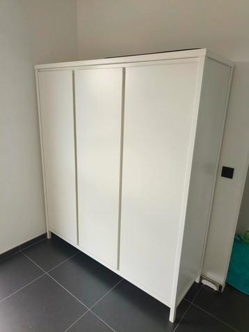 Moderne Witte Kast - Veel Opbergruimte! beschikbaar voor biedingen
