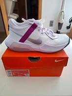 Basketbal/sport schoen Nike Meisjes - maat 33,5, Meisje, Sportschoenen, Zo goed als nieuw, Ophalen