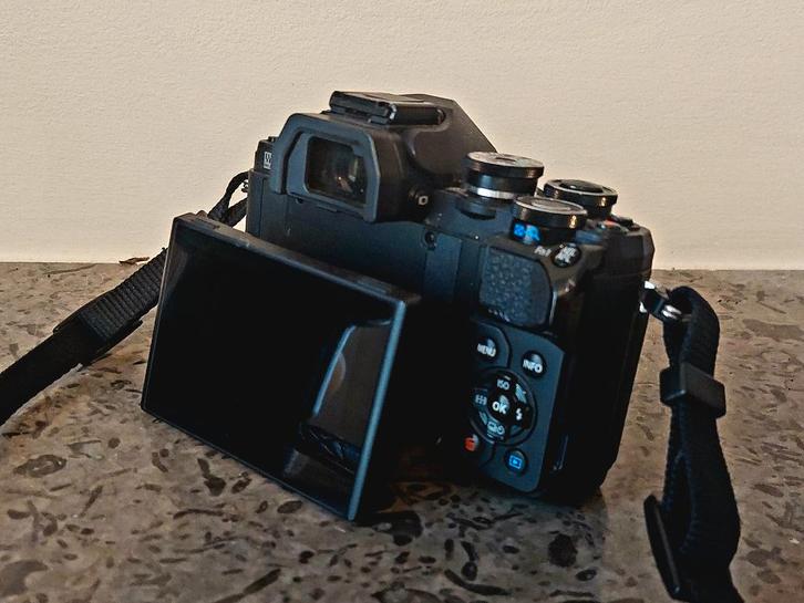 Olympus E-M10 Mark III + objectif 14-42mm f3.5-5.6 II R, TV, Hi-fi & Vidéo, Appareils photo numériques, Comme neuf, Compact, Olympus