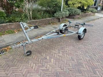 Boot trailer gegalvaniseerd aanhanger kar motorboot 4 M. beschikbaar voor biedingen