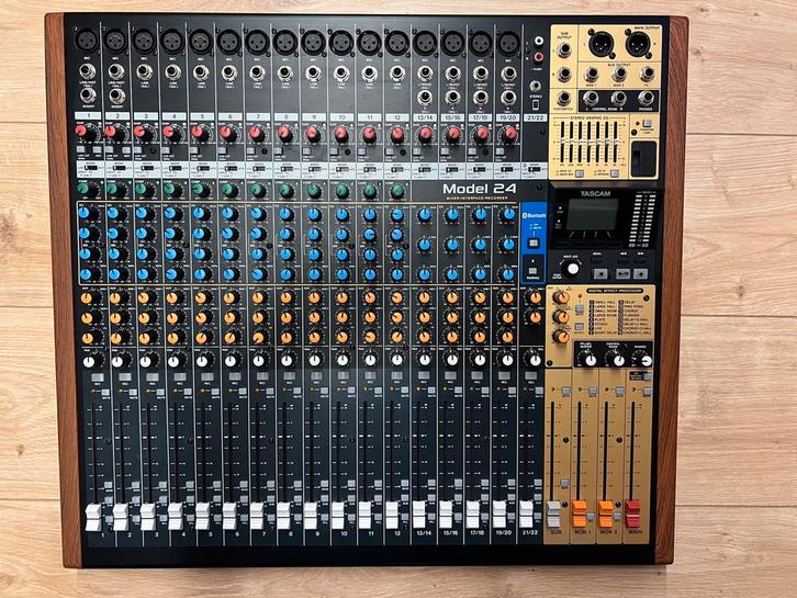 Tascam Model 24, Muziek en Instrumenten, Mengpanelen, Zo goed als nieuw, Ophalen