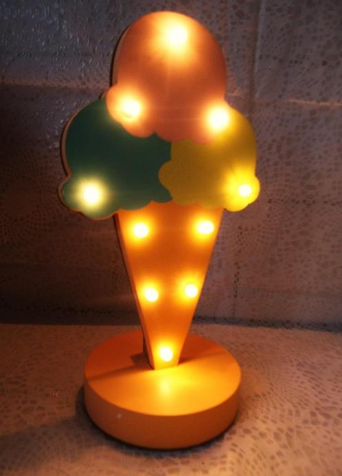 Lampe de table en forme de cornet de crème glacée 😍💑😊🎁👌, Maison & Meubles, Accessoires pour la Maison | Autre, Neuf, Enlèvement ou Envoi
