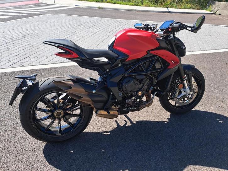 MV Agusta dragster 800 rosso, Motoren, Motoren | MV Agusta, Particulier, Sport, meer dan 35 kW, 3 cilinders, Motorrijbewijs A