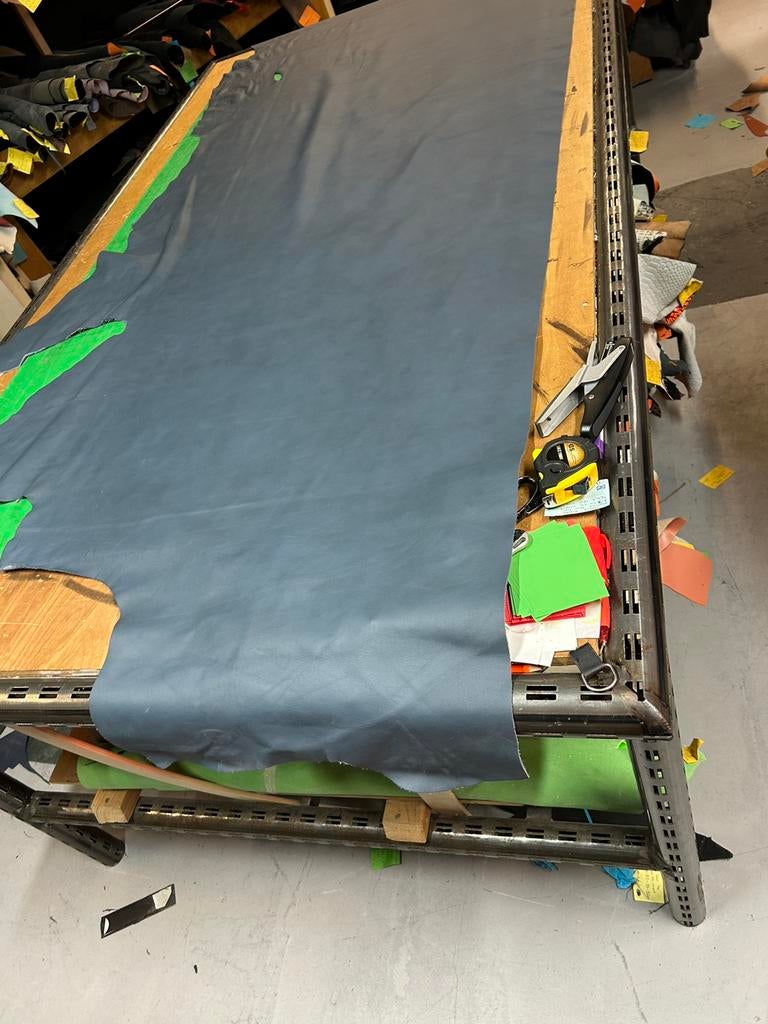 Blauw grijs Italiaanse halve huid 1.3mm soepel en glad A-396, Enlèvement ou Envoi, Comme neuf, Bleu