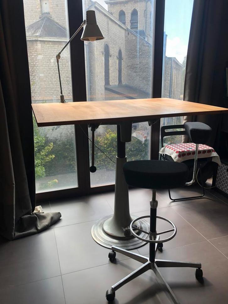 Table d’architecte Nike vintage avec lampe, Maison & Meubles, Tables | Tables mange-debout, Comme neuf, Enlèvement