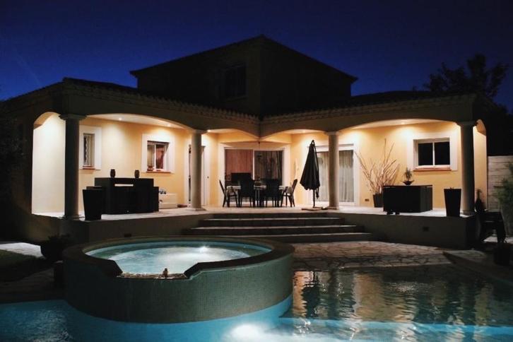 Villa met zwembad voor 12 pers. in de buurt van Montpellier, Vakantie, Vakantiehuizen | Overige landen, Landhuis of Villa, Dorp